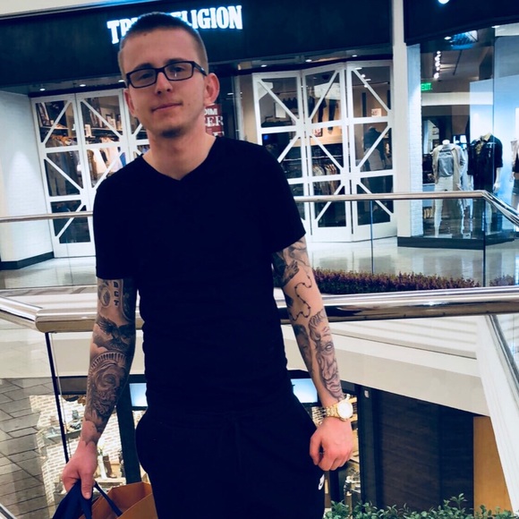 Meet your Posher, Aaron - Picture 1 of 1